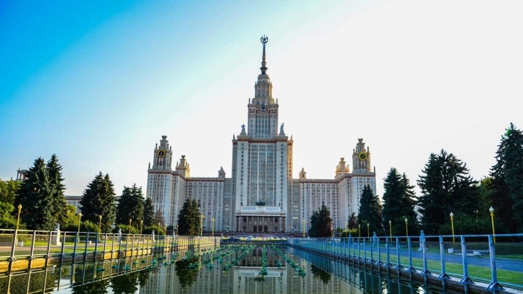 Panduan praktis bagi kreator Indonesia: strategi outreach ke brand Ekuador lewat Spotify untuk bikin branded travel vlog yang relevan dan lolos pitch.