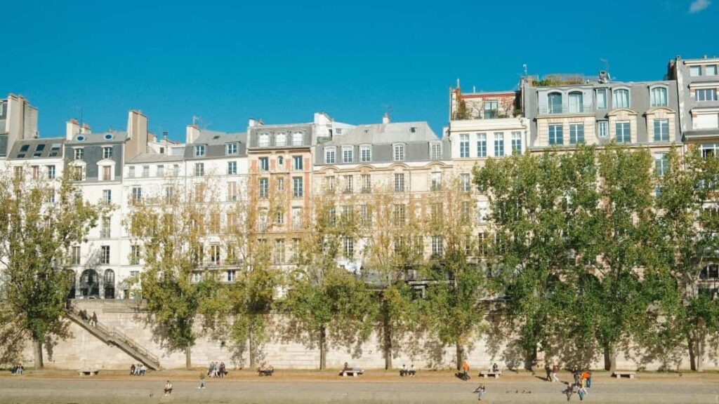 Panduan praktis untuk kreator Indonesia yang ingin jangkau brand Polandia lewat Disney Plus strategi outreach, pitch sponsor, contoh pesan, dan tips legal/etika.