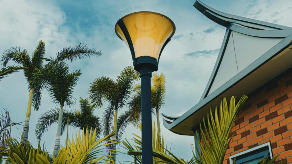 Panduan praktis untuk advertiser Indonesia: cara menemukan kreator Hulu di Chile, verifikasi, logistik PR paket, dan tips kolaborasi yang menghasilkan konten.