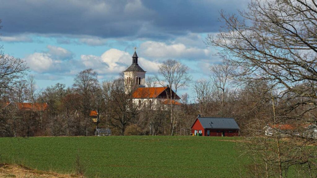 Panduan praktis bagi creator Indonesia untuk menemukan dan mengontak brand Kroasia di Amazon agar bisa kolaborasi tren musik, lengkap strategi outreach, nego, dan contoh alat yang dipakai.