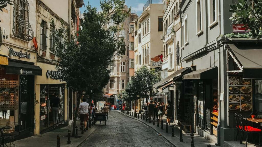 Panduan praktis untuk advertiser di Indonesia: cara menemukan dan merekrut creator Kenya yang sering jual/bahas barang di eBay untuk review visual yang konversi tinggi.