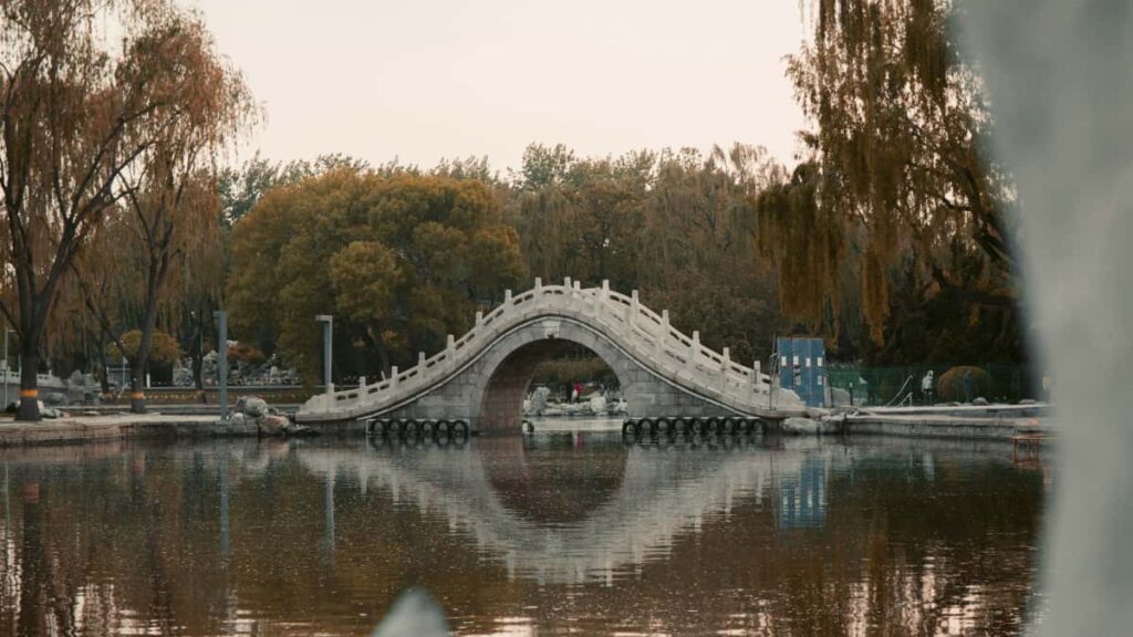 Panduan praktis untuk creator Indonesia: strategi, script, dan taktik grow-up untuk menghubungi brand Prancis lewat Clubhouse dan membagikan kode diskon terbatas.