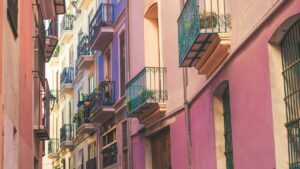 Panduan praktis untuk kreator Indonesia menjangkau brand Belgia di Lazada, mulai cari listing, pitching, nego sample, sampai tips logistik dan legal.